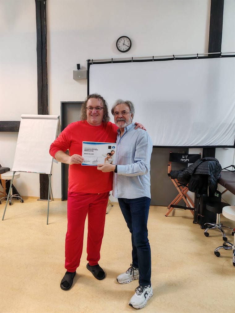 Maroš Kellner a Juan José Boscá s certifikátom Advanced Vertebral Manipulation
